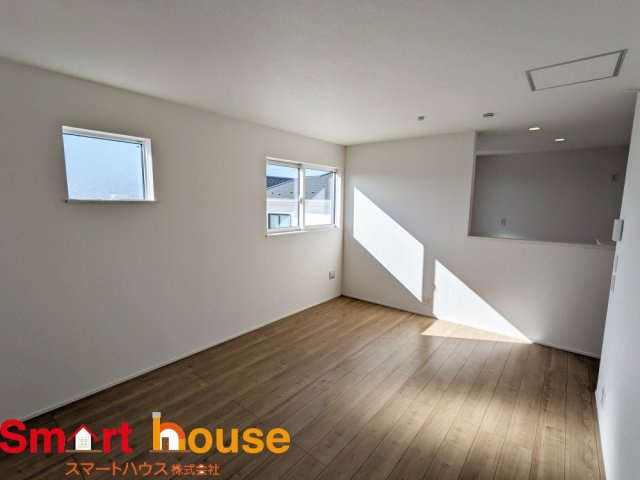 綾瀬市寺尾本町　建売変更　新築全4棟の居間・リビング|2号棟