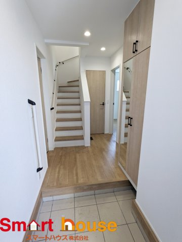 綾瀬市寺尾本町　建売変更　新築全4棟の玄関|2号棟