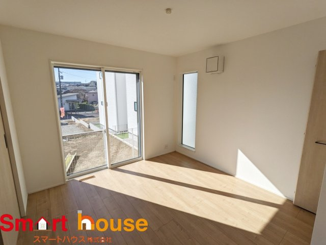 綾瀬市寺尾本町　建売変更　新築全4棟の洋室|2号棟