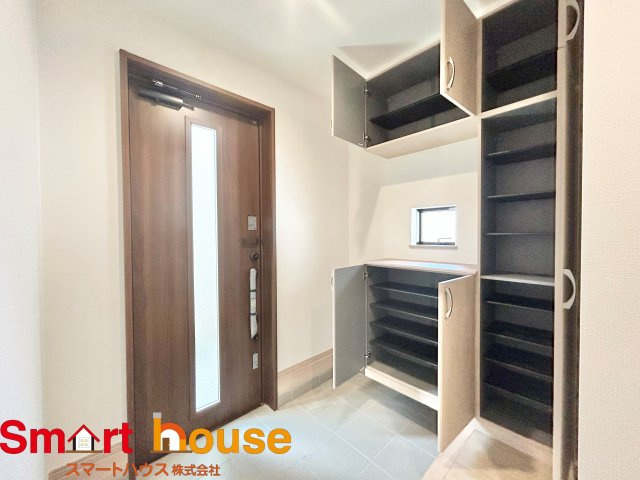大和市福田　新築全4棟の玄関
