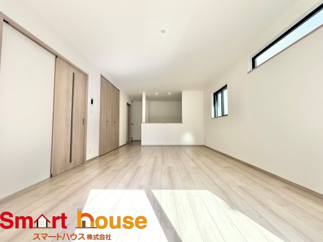 大和市福田　新築全4棟の居間・リビング