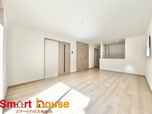 大和市福田　新築全4棟の居間・リビング