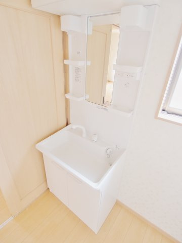 呉市焼山中央３丁目の一戸建ての独立洗面台