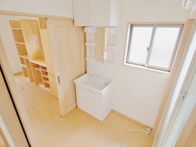 呉市焼山中央３丁目の一戸建ての洗面所