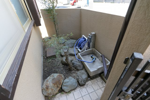 小池一時貸の庭