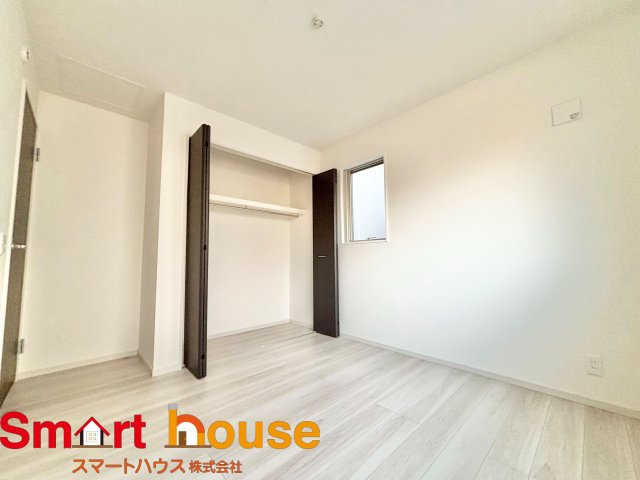 相模原市南区相武台　新築全6棟の洋室|家族一人ひとりの大切なプライベート空間。趣味に合わせて使って頂けるようシンプルに仕上げてあります。暮らし心地を大きく左右する収納を、適材適所に配置し使い勝手を考慮しました。