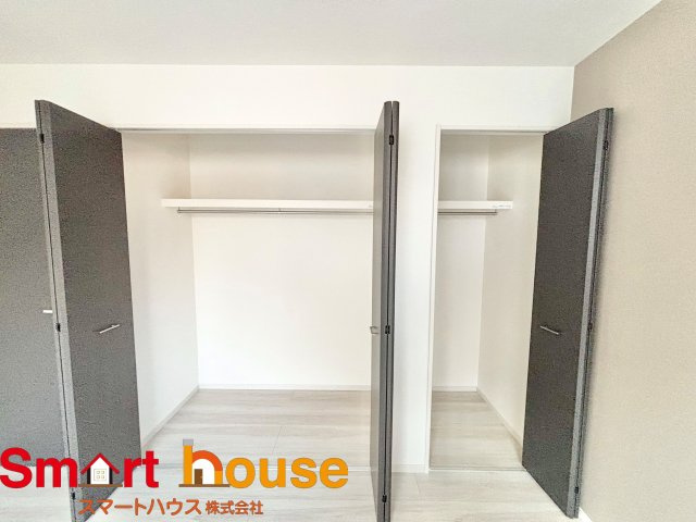 相模原市南区相武台　新築全6棟の収納|クローゼットがあるだけでシャレの楽しみも増えますね♪
お洋服だけではなく普段使わない物などをしまえるので部屋も気持ちもスッキリ！