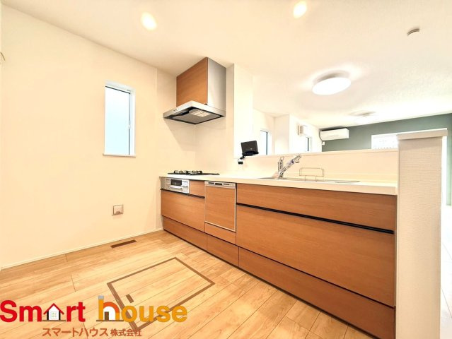 東京都小平市上水南町　新築2棟のキッチン|キッチンワークしながら大切な家族との会話を楽しむ。家族のコミュニケーションが生まれるキッチンです♪
