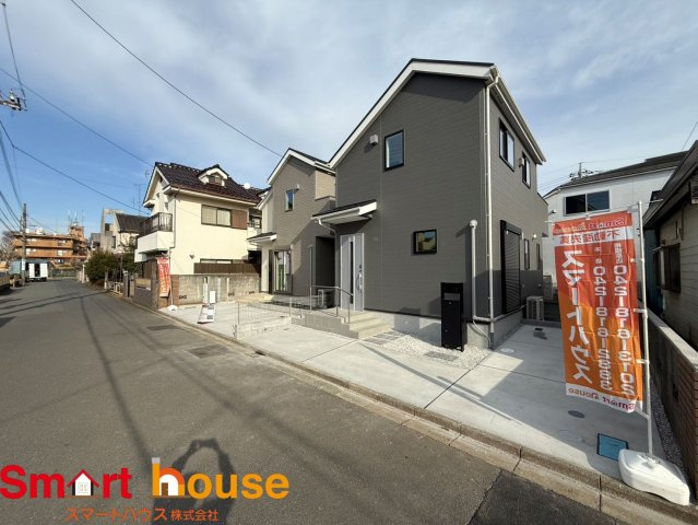 東京都小平市上水南町　新築2棟の前面道路含む現地写真|お住まいの前面道路が広いと駐車が楽になり、陽当たりも遮られないので明るく居心地の良いお家になります♪
