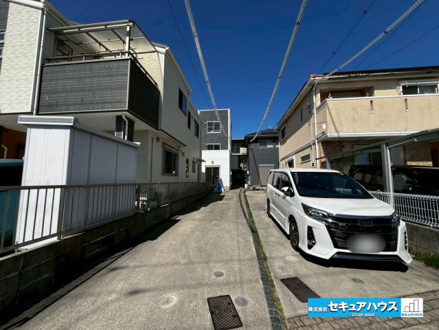 【中古戸建】刈谷市半城土中町3丁目　の駐車場|【駐車場】
◆駐車３台可能です！！来客時にも安心です。　　　　　　　　　　　　　　　　　　　　　　　　　　　　　　　　　　　　　　　　　　　　　　　　　　　　　　　　　　　　　　　　　　　　　　　　　