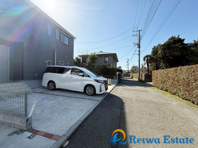 中古戸建　茅ヶ崎市柳島2丁目の前面道路含む現地写真