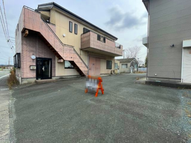 浜名区上島住居付貸工場の駐車場