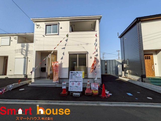 相模原市中央区田名第141　新築８棟の外観|外壁が周囲の街並みと青空に生えるお洒落な仕上がり！周囲には高い建物のないエリア。青い空が大きく感じますね。