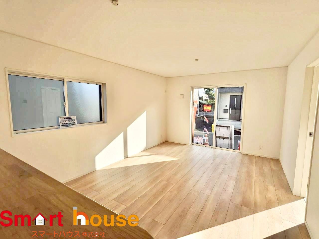 相模原市中央区田名第141　新築８棟の居間・リビング|家族の笑い声が聞こえてきそうな大空間♪大きめのLDKはそれだけで心が和みます。家族揃ってリビングで過ごすお休みの日が、楽しみになる場所となることでしょう。