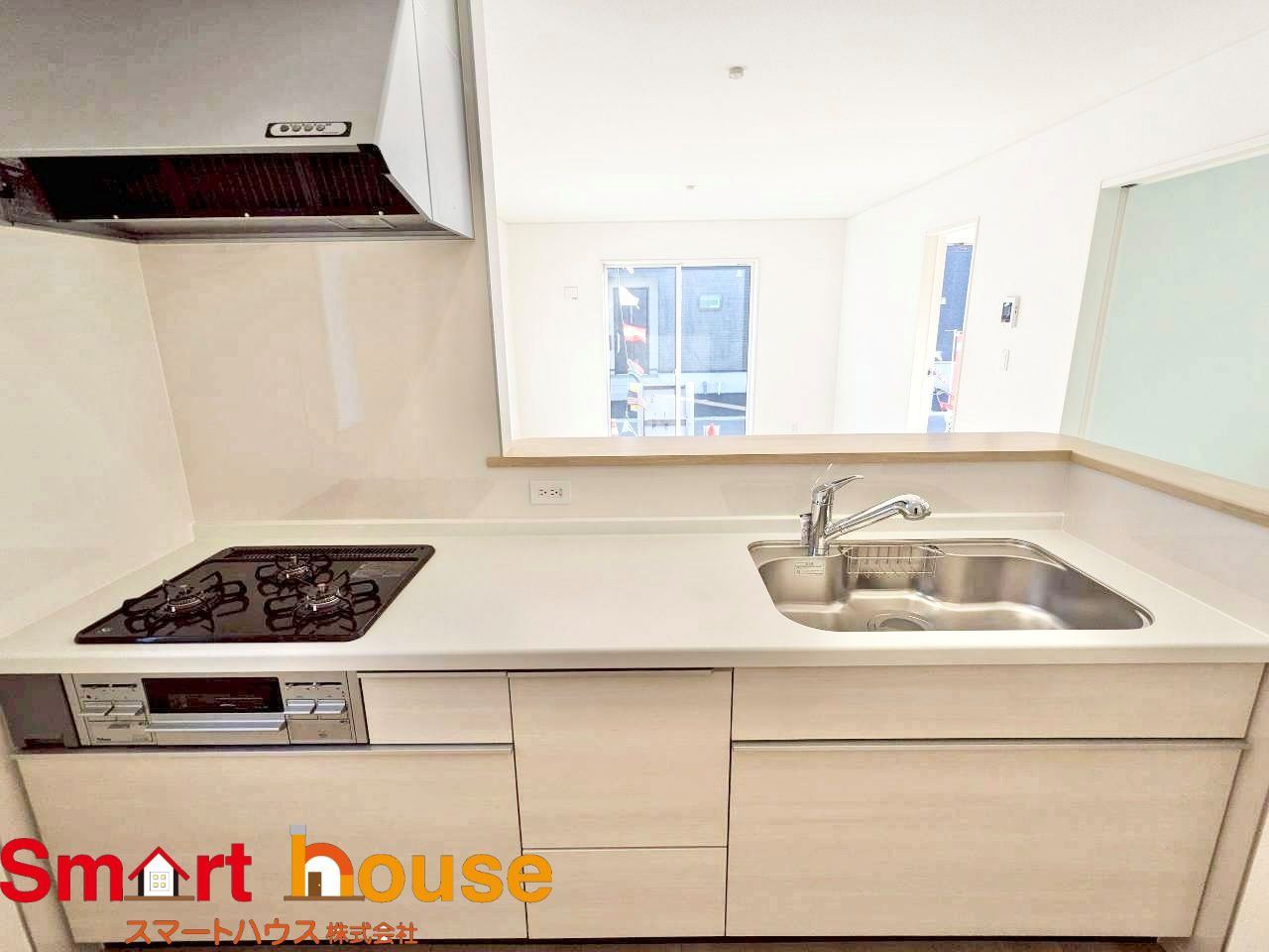 相模原市中央区田名第141　新築８棟のキッチン|ダイニングからワークスペースを見渡せる、見せるキッチン。ダイニングとの空間のつながりが、スペースのゆとりを生み出します♪