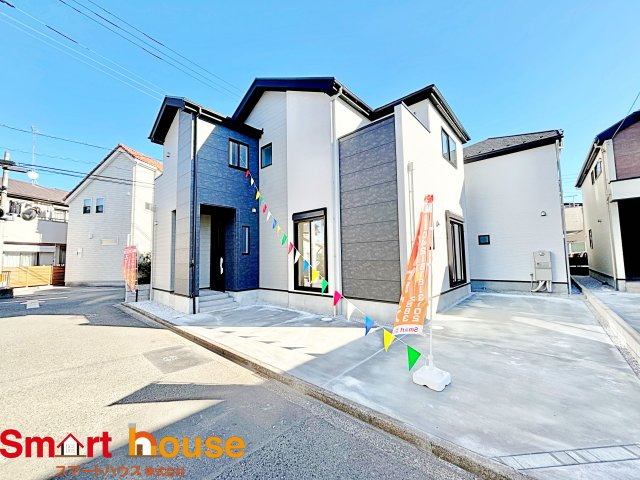 相模原市南区西大沼　新築4棟の前面道路含む現地写真|お住まいの前面道路が広いと駐車が楽になり、陽当たりも遮られないので明るく居心地の良いお家になります♪
