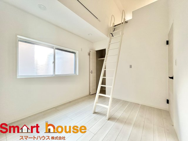 相模原市南区相模台7丁目　全3棟の洋室|広々とした居住空間は日々の暮らしを彩り、心のやすらぎと満足感を与えてくれます。通風と採光を考慮した設計は子供たちはのびのび育ち、家族でくつろぎと団らんを生み出します。