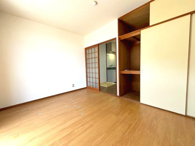 光ハイツ・杉本の洋室