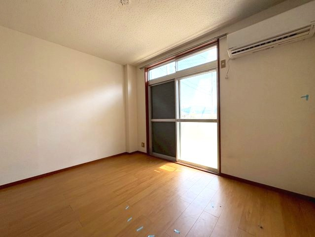 光ハイツ・杉本の洋室
