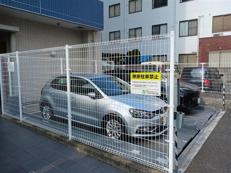 【駐車場】