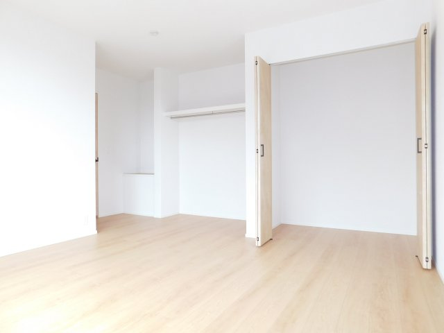 愛西市大井町浦田面の新築一戸建の収納|◇ウォークインクローゼット◇　　通気性がよくスペースを広く利用できるオープンクローゼット♪