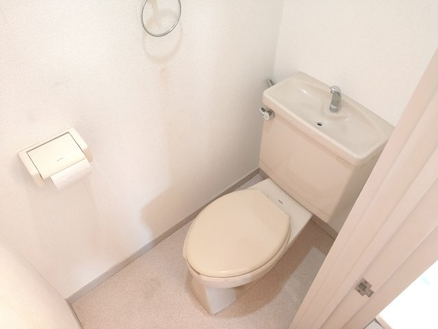 メゾンローザンヌのトイレ
