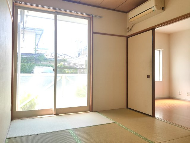 メゾンローザンヌの和室