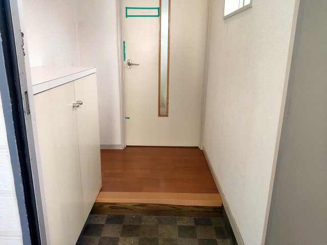 メゾンローザンヌの玄関