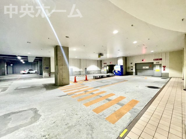 ブリリアタワー東京の駐車場|【敷地内駐車場】最新の空き状況や費用などの詳細は担当スタッフまでお問い合わせください。