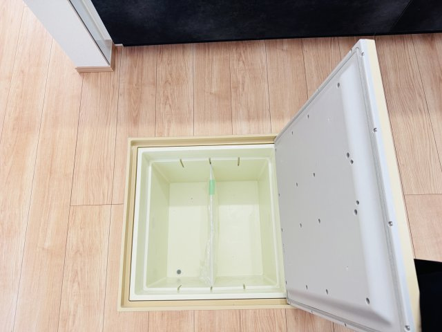 柏市中新宿２丁目新築戸建のキッチン|キッチン床下収納