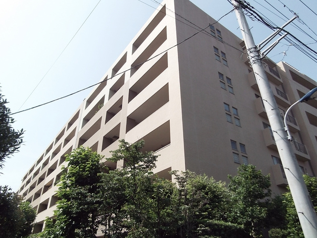 ライオンズヒルズ田端不動坂の外観|高台にそびえたつ重厚感あるマンションです♪
