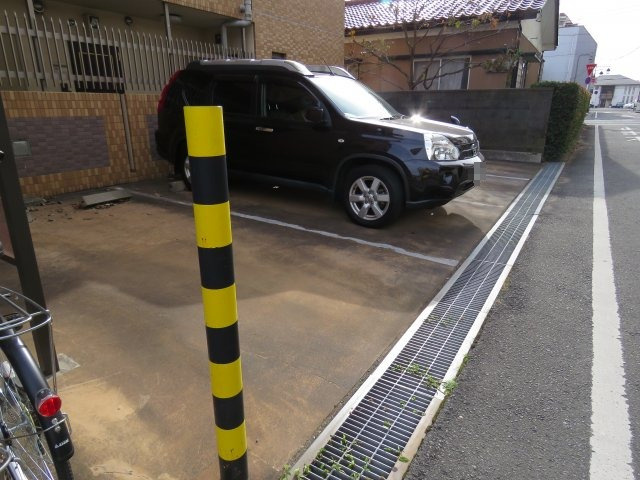 メゾンドヴァンテーヌの駐車場