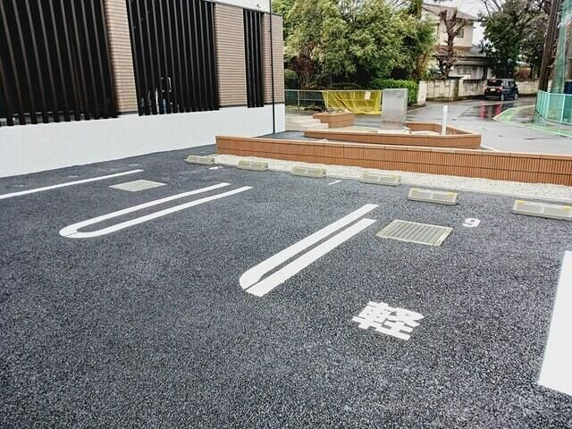 コリーヌ・ブリズⅢの駐車場