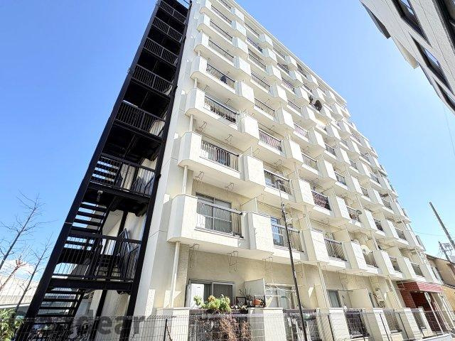 藤和亀有コープの外観|やわらかな色合いの外観が、住まう人をそっと迎える佇まい。日々の暮らしに寄り添う、穏やかな雰囲気です