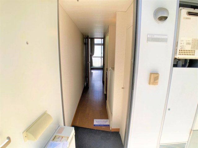 【玄関】 | 設備・仕様は号室により異なる為、現況を優先致します。