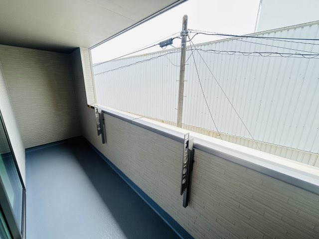 新築　渋川市石原　Heartful　Town　C号棟のバルコニー|現地写真　インナーバルコニーで少しの雨なら濡れずにすみます。天気が怪しいけど…という悩みも解消ですね!									
