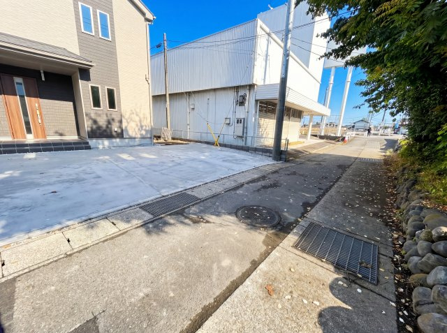 新築　渋川市石原　Heartful　Town　C号棟の前面道路含む現地写真|現地写真　西側接道幅員約4ｍ		