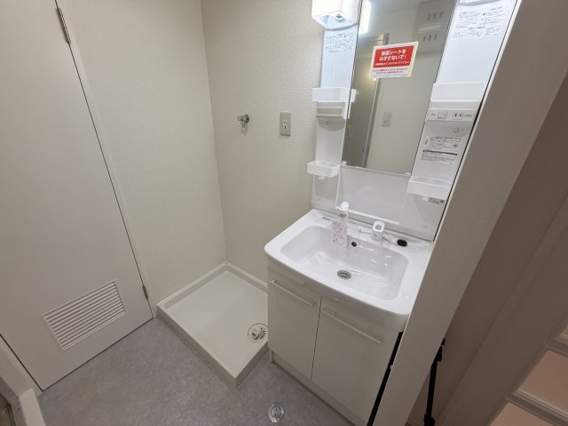 カーサ南茨木の洗面所|ゆったりとスペースのある洗面所