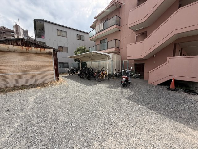 カーサ南茨木の駐車場|駐車場完備です