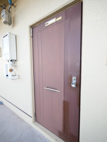 ロイヤル神田の玄関|※写真は別の部屋のものです。