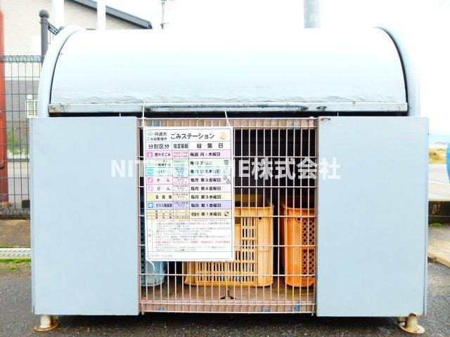 マンション　ブルーバードＢのエントランス|敷地内ごみ捨て場もあります◎