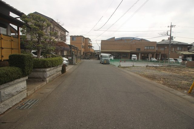 下野市小金井５丁目の前面道路含む現地写真|北側道路（2026年3月撮影）