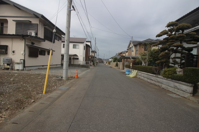 下野市小金井５丁目の前面道路含む現地写真|北側道路（2026年3月撮影）