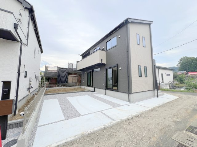 青梅市畑中1丁目　新築戸建全2棟の駐車場|駐車スペース並列駐車2台可