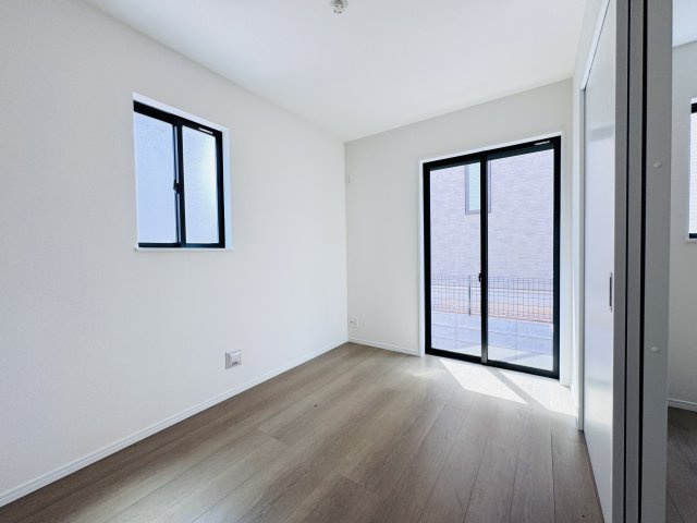 松戸市小金原８丁目新築戸建【貝の花小学校:徒歩2分】の洋室|1F4.37帖洋室