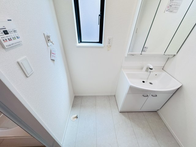 松戸市小金原８丁目新築戸建【貝の花小学校:徒歩2分】のランドリースペース|洗濯機置き場