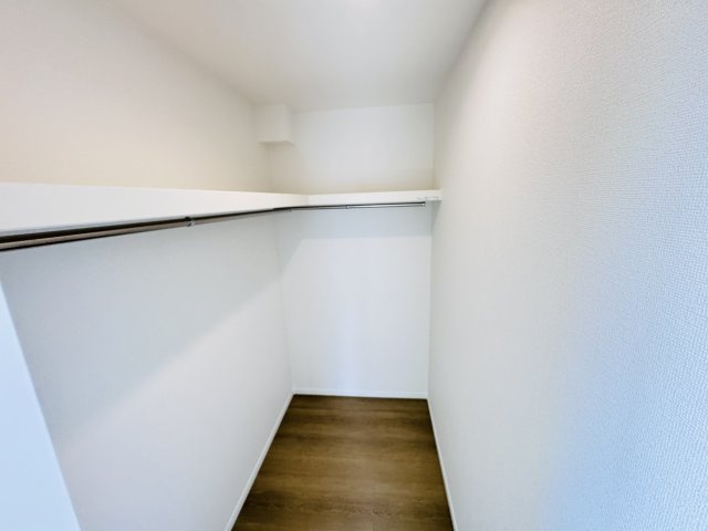 松戸市小金原８丁目新築戸建【貝の花小学校:徒歩2分】の収納|7.5帖寝室・ウォークインクローゼット