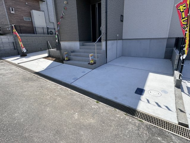 松戸市小金原８丁目新築戸建【貝の花小学校:徒歩2分】の駐車場|A号棟駐車スペース