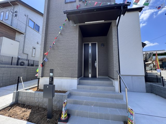 松戸市小金原８丁目新築戸建【貝の花小学校:徒歩2分】のエントランス|エントランス・玄関ポーチ
