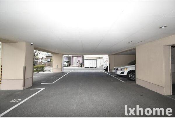 パルコートの駐車場|駐車場があるので、車を買う予定の方も安心です